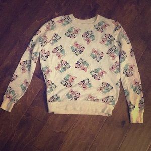 . ° mickey & minnie mouse christmas sweater.